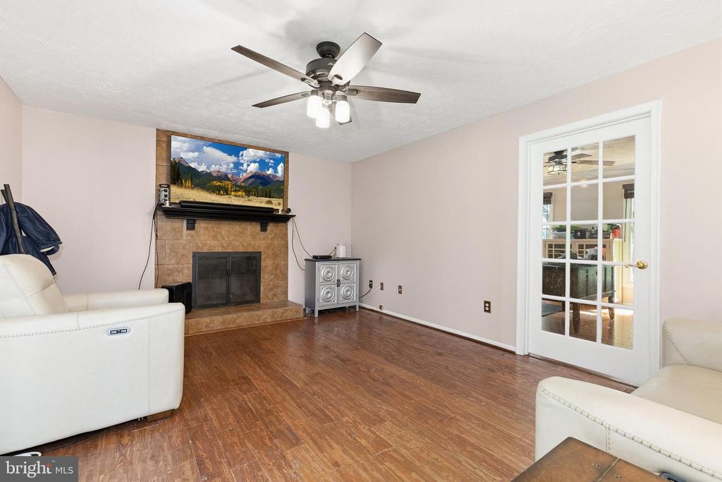 Image 14 of property listing at 10924 BEECH CREEK DR, Columbia, MD 21044