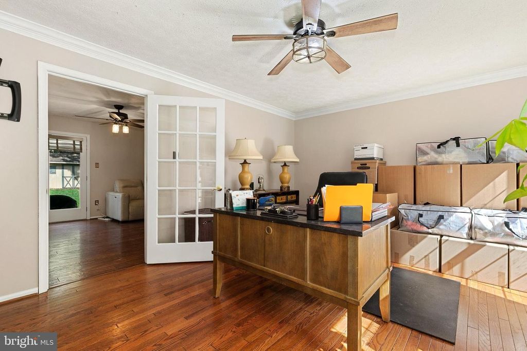 Image 15 of property listing at 10924 BEECH CREEK DR, Columbia, MD 21044