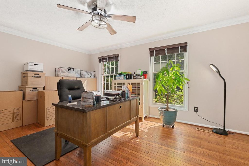 Image 16 of property listing at 10924 BEECH CREEK DR, Columbia, MD 21044