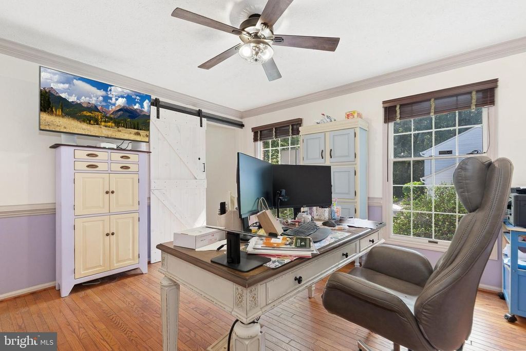 Image 18 of property listing at 10924 BEECH CREEK DR, Columbia, MD 21044