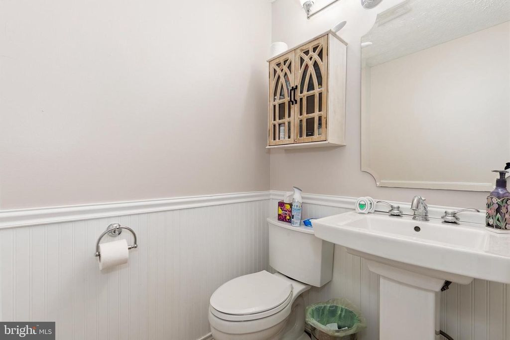 Image 19 of property listing at 10924 BEECH CREEK DR, Columbia, MD 21044