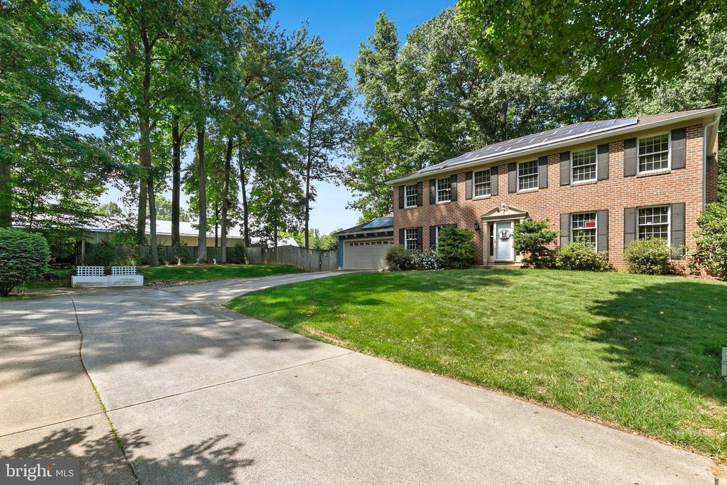 Image 2 of property listing at 10924 BEECH CREEK DR, Columbia, MD 21044