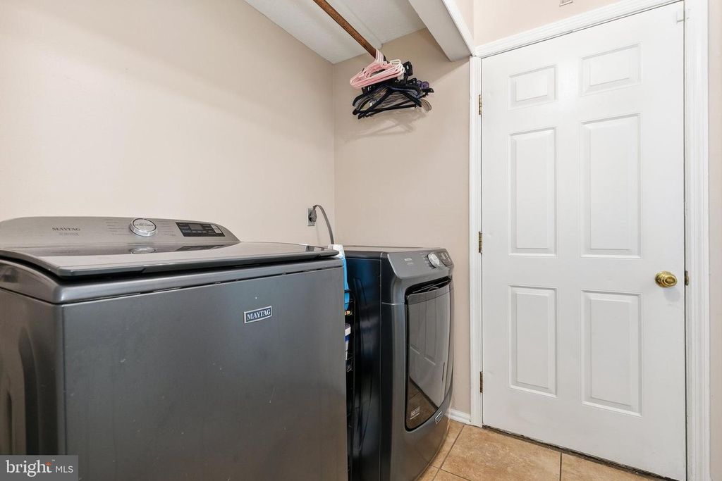 Image 20 of property listing at 10924 BEECH CREEK DR, Columbia, MD 21044