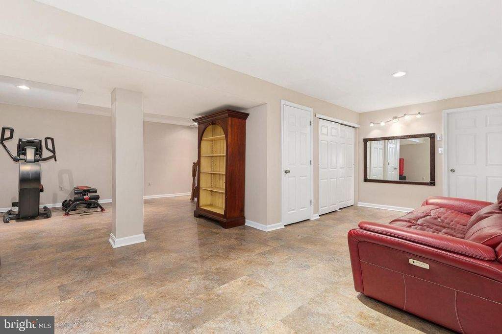 Image 33 of property listing at 10924 BEECH CREEK DR, Columbia, MD 21044