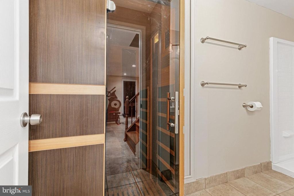 Image 38 of property listing at 10924 BEECH CREEK DR, Columbia, MD 21044