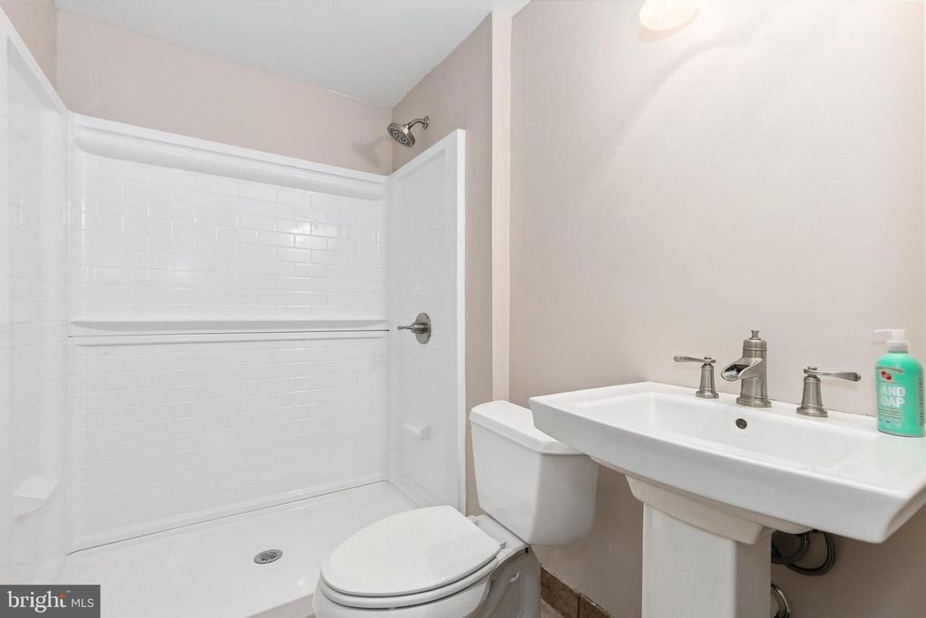 Image 39 of property listing at 10924 BEECH CREEK DR, Columbia, MD 21044