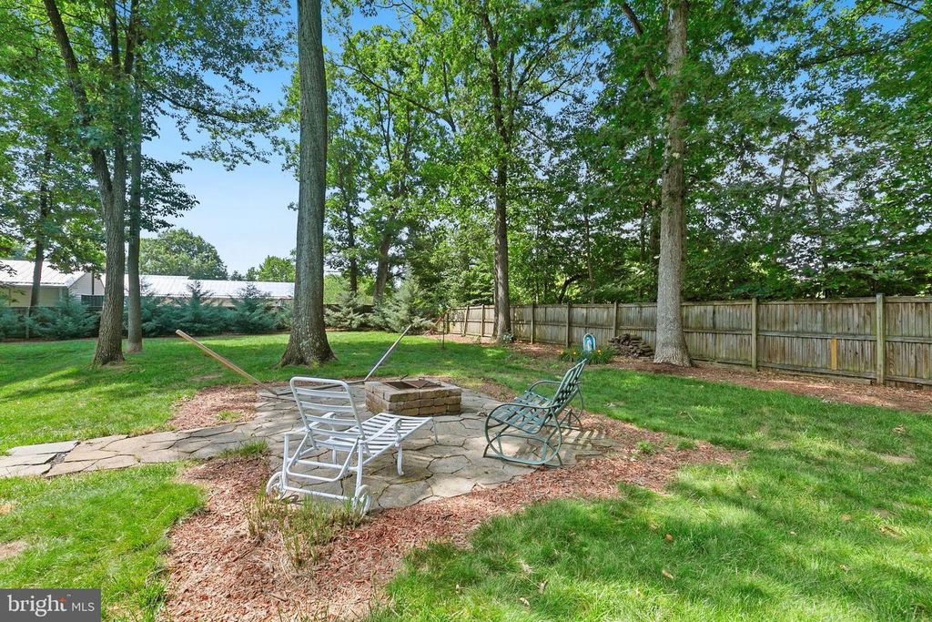 Image 44 of property listing at 10924 BEECH CREEK DR, Columbia, MD 21044