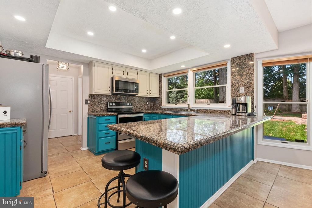 Image 6 of property listing at 10924 BEECH CREEK DR, Columbia, MD 21044