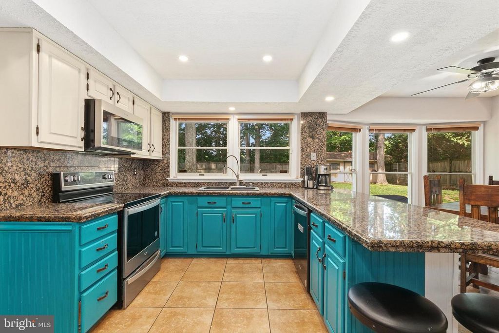 Image 7 of property listing at 10924 BEECH CREEK DR, Columbia, MD 21044