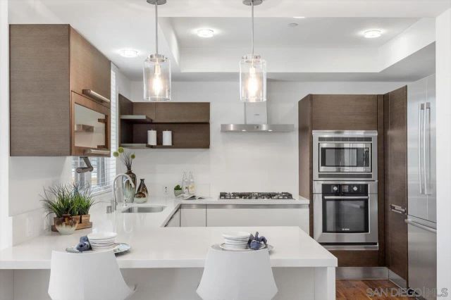 215 2nd Street 104, Encinitas, CA 92024