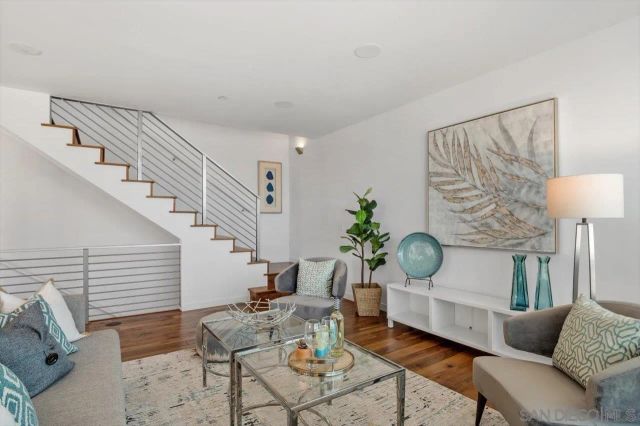 215 2nd Street 104, Encinitas, CA 92024