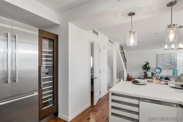 215 2nd Street 104, Encinitas, CA 92024