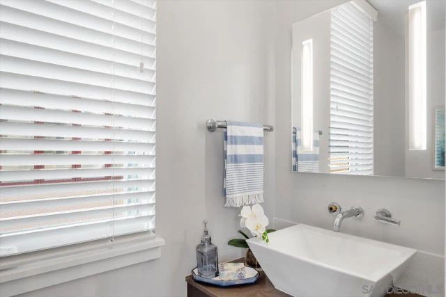 215 2nd Street 104, Encinitas, CA 92024