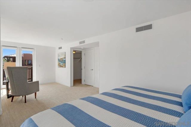 215 2nd Street 104, Encinitas, CA 92024