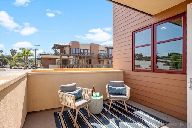 215 2nd Street 104, Encinitas, CA 92024