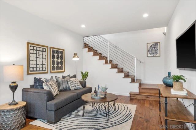 215 2nd Street 104, Encinitas, CA 92024