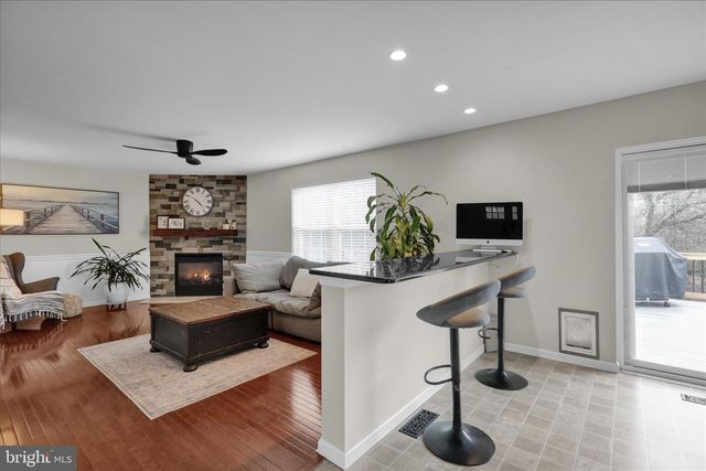 910 CLOVER LN, Gilbertsville, PA 19525