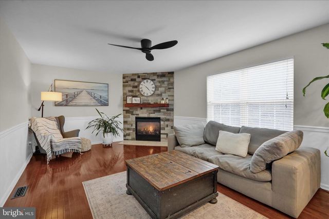 910 CLOVER LN, Gilbertsville, PA 19525