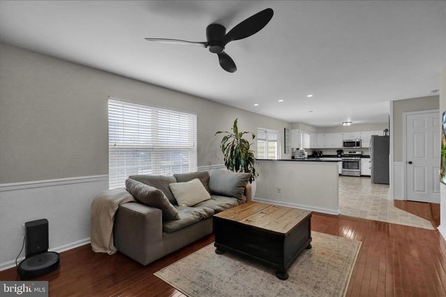 910 CLOVER LN, Gilbertsville, PA 19525