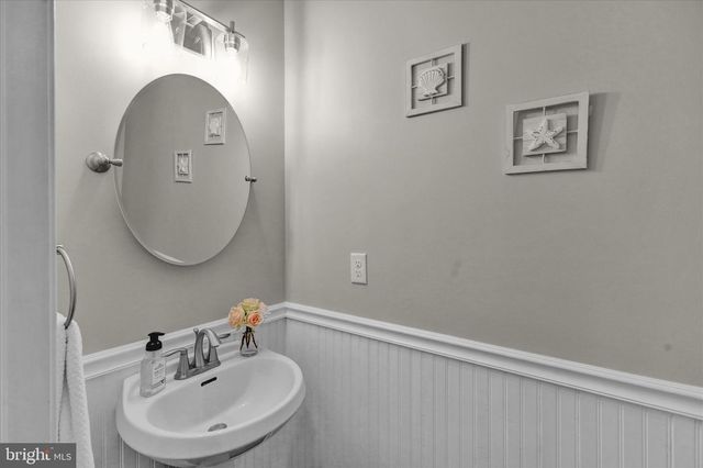 910 CLOVER LN, Gilbertsville, PA 19525