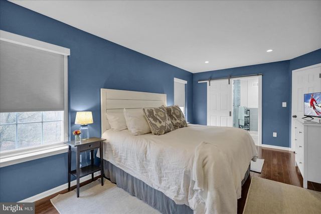 910 CLOVER LN, Gilbertsville, PA 19525