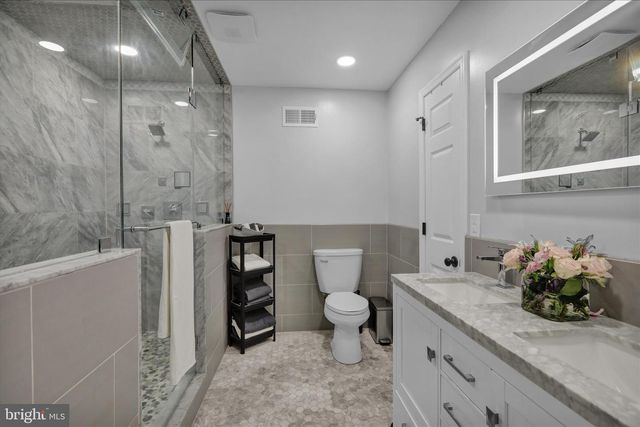 910 CLOVER LN, Gilbertsville, PA 19525