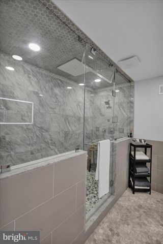 910 CLOVER LN, Gilbertsville, PA 19525