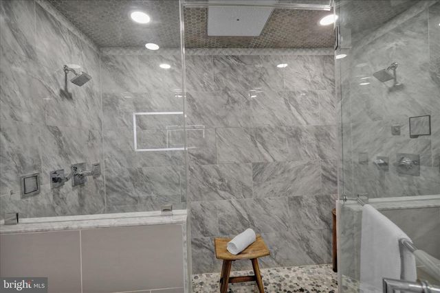 910 CLOVER LN, Gilbertsville, PA 19525