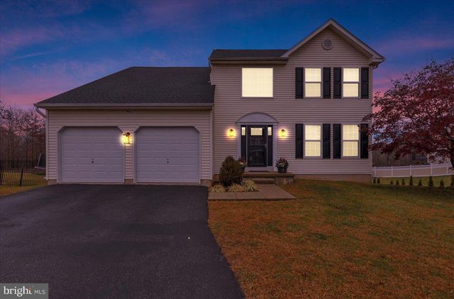 910 CLOVER LN, Gilbertsville, PA 19525