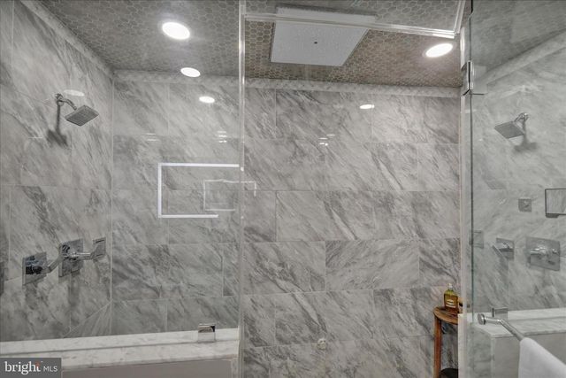 910 CLOVER LN, Gilbertsville, PA 19525