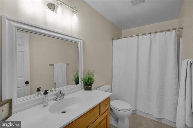 910 CLOVER LN, Gilbertsville, PA 19525