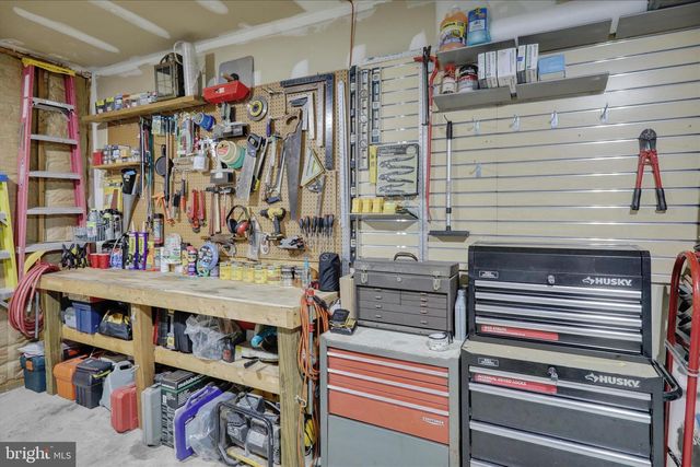 910 CLOVER LN, Gilbertsville, PA 19525