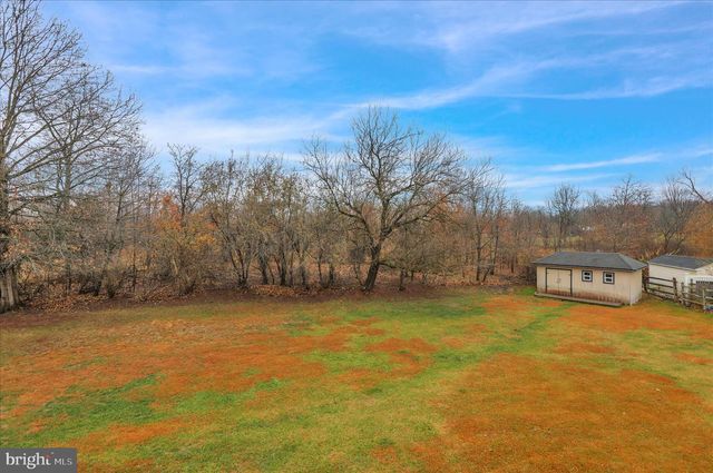 910 CLOVER LN, Gilbertsville, PA 19525