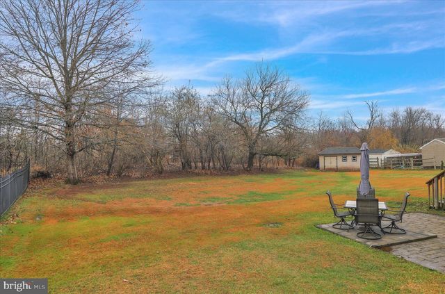 910 CLOVER LN, Gilbertsville, PA 19525