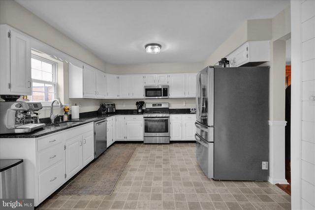 910 CLOVER LN, Gilbertsville, PA 19525