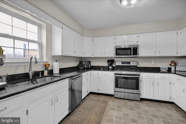 910 CLOVER LN, Gilbertsville, PA 19525