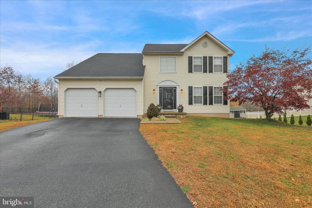 910 CLOVER LN, Gilbertsville, PA 19525