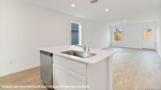 16027 Mahogany Way, Elmendorf, TX 78112