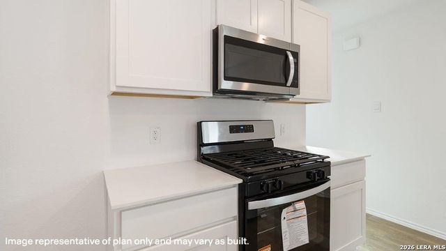 16027 Mahogany Way, Elmendorf, TX 78112