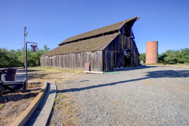 1113 Clark Rd, Modesto, CA 95358