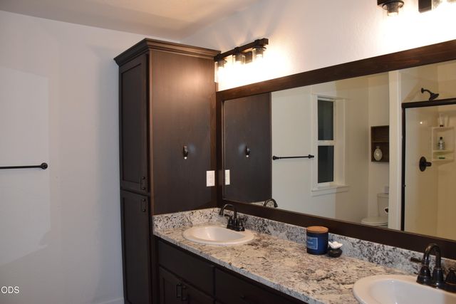 303 NW Collette Way, Grants Pass, OR 97526