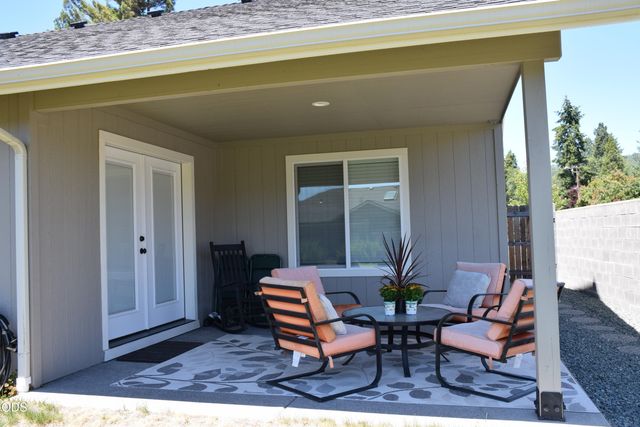 303 NW Collette Way, Grants Pass, OR 97526