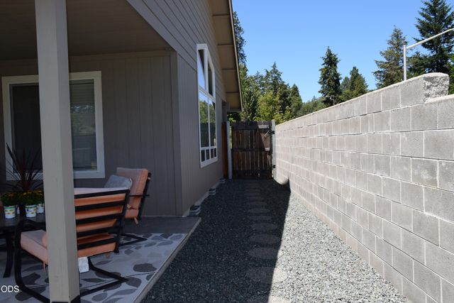 303 NW Collette Way, Grants Pass, OR 97526