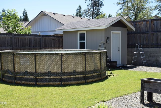 303 NW Collette Way, Grants Pass, OR 97526