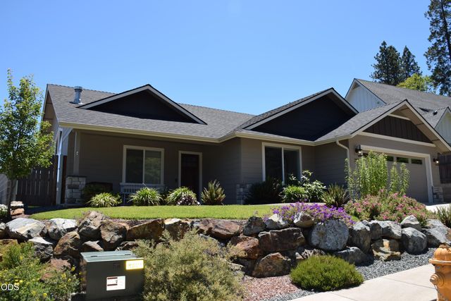 303 NW Collette Way, Grants Pass, OR 97526