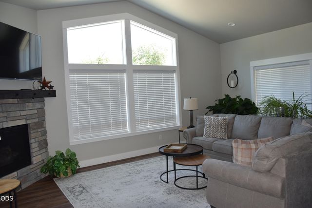 303 NW Collette Way, Grants Pass, OR 97526