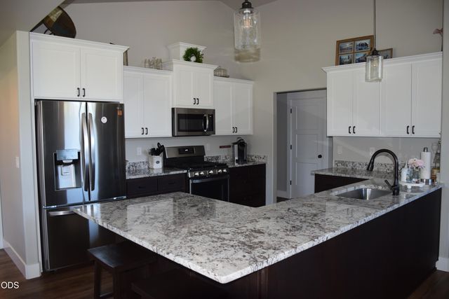 303 NW Collette Way, Grants Pass, OR 97526
