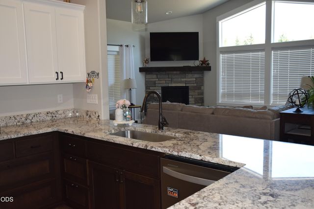 303 NW Collette Way, Grants Pass, OR 97526