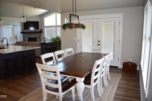 303 NW Collette Way, Grants Pass, OR 97526