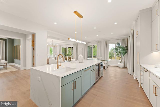 208 ELM ST SW, Vienna, VA 22180